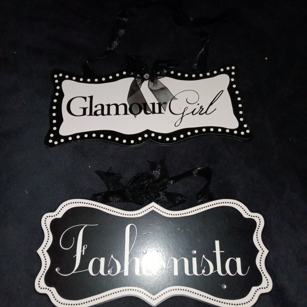 2 Metal Signs - Picture 2 of 6